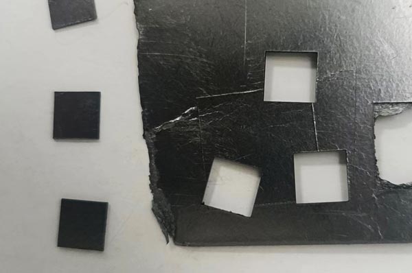 石墨片用什么切割呢？精密激光切割機！